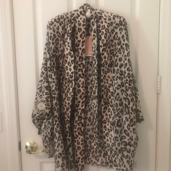 Bodhi Leopard Short Robe - Picture 2 of 8